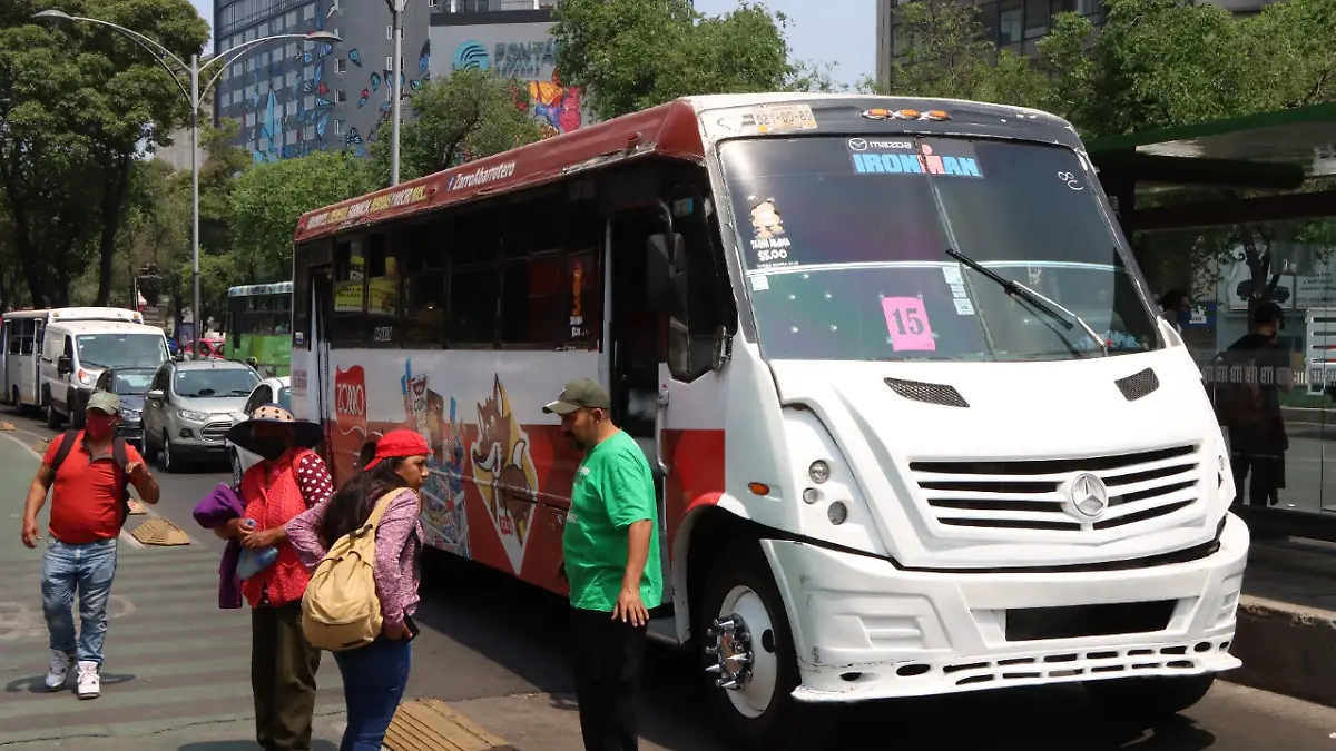 A bordo de autobuses, llegan 80 mil personas a mitin de Morena sobre proyectos de AMLO 2 (1)